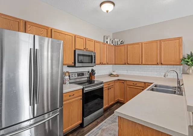 Photo 2 of Single family home for sale at 492 Willoughby Way W, Hopkins, MN 55305 | MLS# 7158343 | Listing updated on 2026-10-23