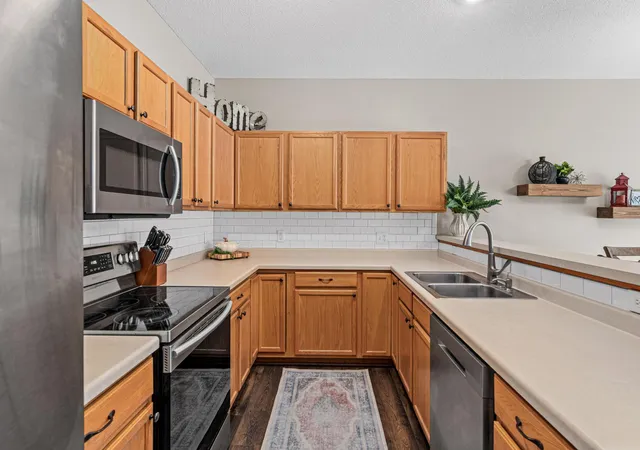 Photo 3 of Single family home for sale at 492 Willoughby Way W, Hopkins, MN 55305 | MLS# 7158343 | Listing updated on 2026-10-23