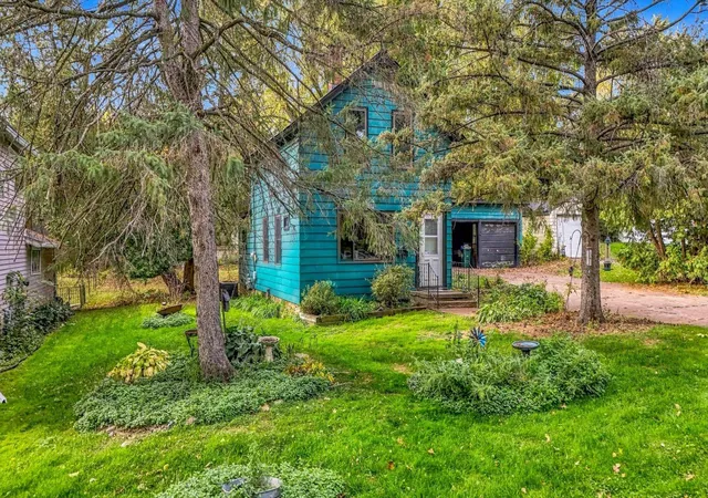Photo 2 of Single family home for sale at 216 Harriet St N, Stillwater, MN 55082 | MLS# 7158359 | Listing updated on 2026-10-16