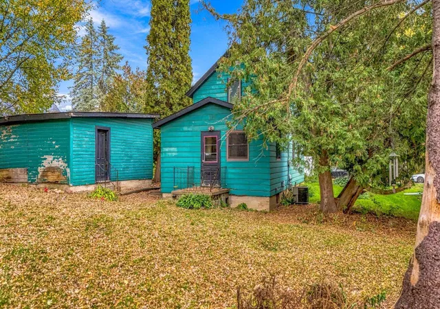 Photo 3 of Single family home for sale at 216 Harriet St N, Stillwater, MN 55082 | MLS# 7158359 | Listing updated on 2026-10-16