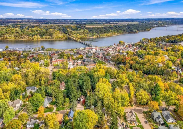 Photo 4 of Single family home for sale at 216 Harriet St N, Stillwater, MN 55082 | MLS# 7158359 | Listing updated on 2026-10-16