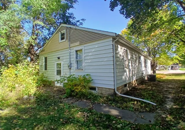 Photo 4 of Sale Pending at 308 S Main St, Sherburn, MN 56171 | MLS# 7158373 | Listing updated on 2026-10-16