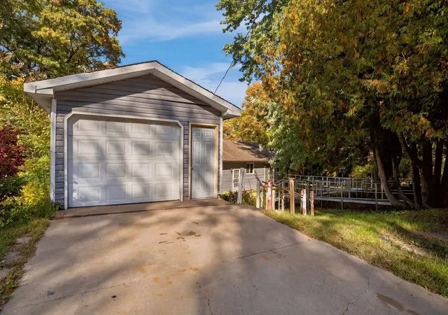Photo 3 of Single family home for sale at 3903 Fanny Lake Rd Ne, Cambridge, MN 55008 | MLS# 7158386 | Listing updated on 2026-10-11