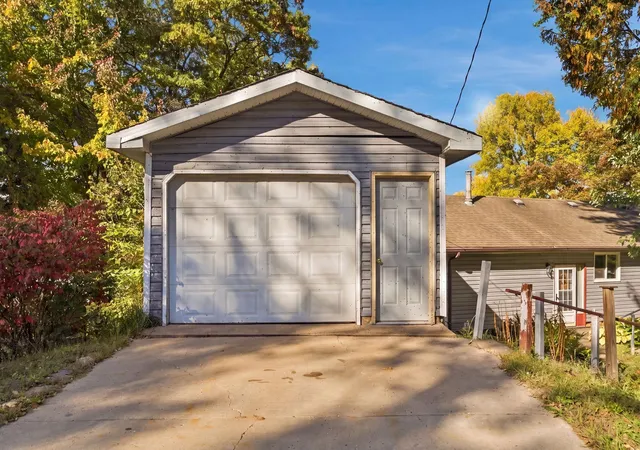 Photo 3 of Single family home for sale at 3903 Fanny Lake Rd NE, Cambridge, MN 55008 | MLS# 7158386 | Listing updated on 2026-10-10