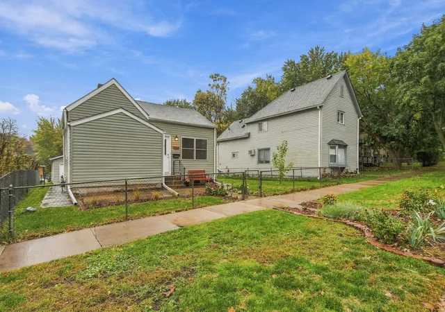 Photo 3 of Single family home for sale at 956 Humboldt Ave, Saint Paul, MN 55118 | MLS# 7158407 | Listing updated on 2026-10-23