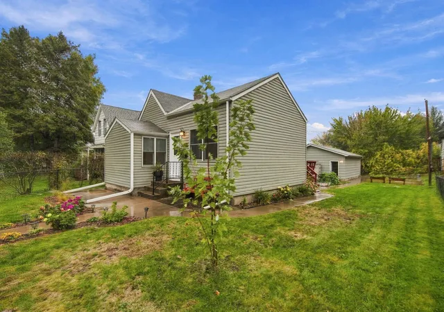 Photo 3 of Single family home for sale at 956 Humboldt Ave, Saint Paul, MN 55118 | MLS# 7158407 | Listing updated on 2026-10-23