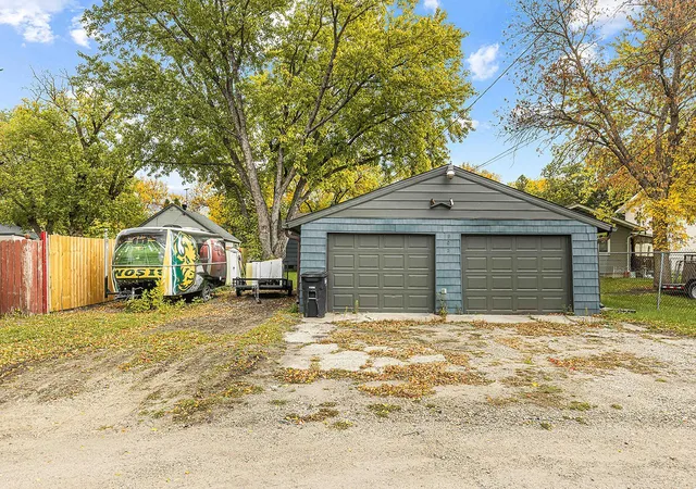 Photo 3 of Single family home for sale at 902 N 26th Street, Fargo, ND 58102 | MLS# 7158449 | Listing updated on 2026-10-25