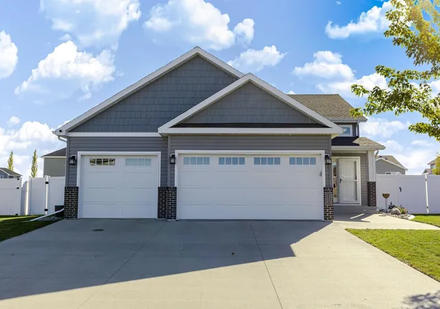 Photo 3 of Single family home for sale at 6059 Autumn Dr S, Fargo, ND 58104 | MLS# 7158461 | Listing updated on 2026-10-27
