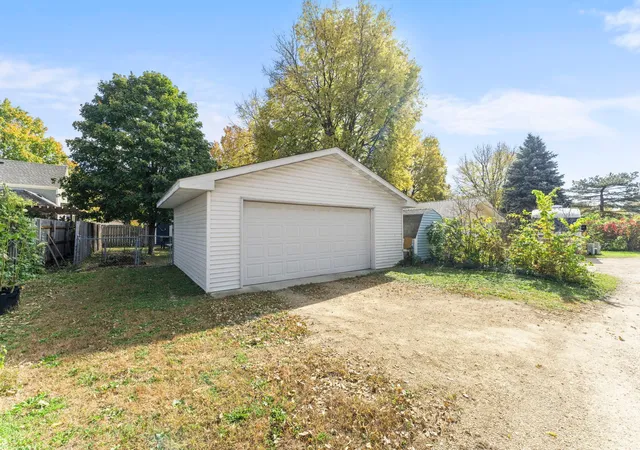 Photo 4 of Single family home for sale at 216 N 3rd Street, Saint Peter, MN 56082 | MLS# 7158463 | Listing updated on 2026-10-19
