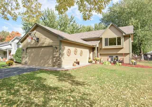Photo 2 of Single family home for sale at 11558 Xylon Ave N, Champlin, MN 55316 | MLS# 7158511 | Listing updated on 2026-10-15