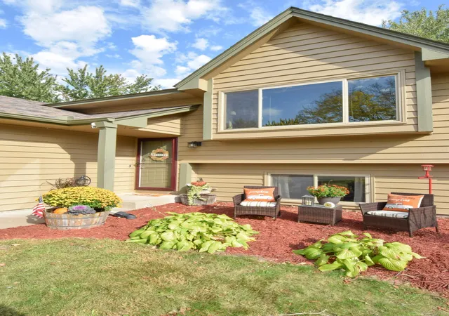Photo 3 of Single family home for sale at 11558 Xylon Ave N, Champlin, MN 55316 | MLS# 7158511 | Listing updated on 2026-10-15