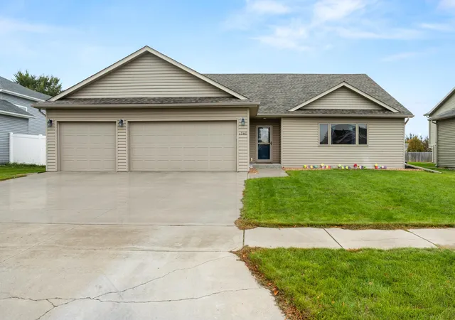 Photo 1 of Single family home for sale at 1240 38th Avenue S, Moorhead, MN 56560 | MLS# 7158513 | Listing updated on 2026-10-18