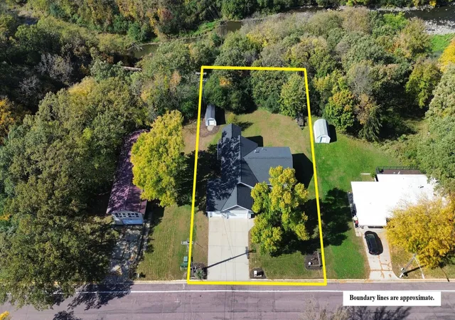Photo 2 of Single family home for sale at 310 N Lincoln St, Redwood Falls, MN 56283 | MLS# 7158516 | Listing updated on 2026-10-20