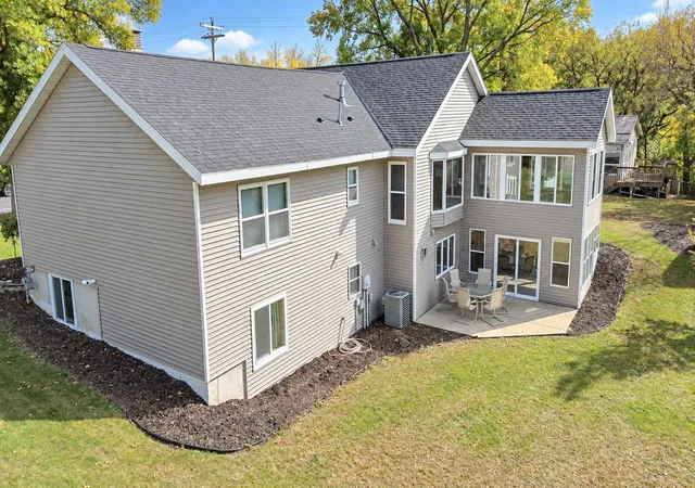 Photo 4 of Single family home for sale at 310 N Lincoln St, Redwood Falls, MN 56283 | MLS# 7158516 | Listing updated on 2026-10-20