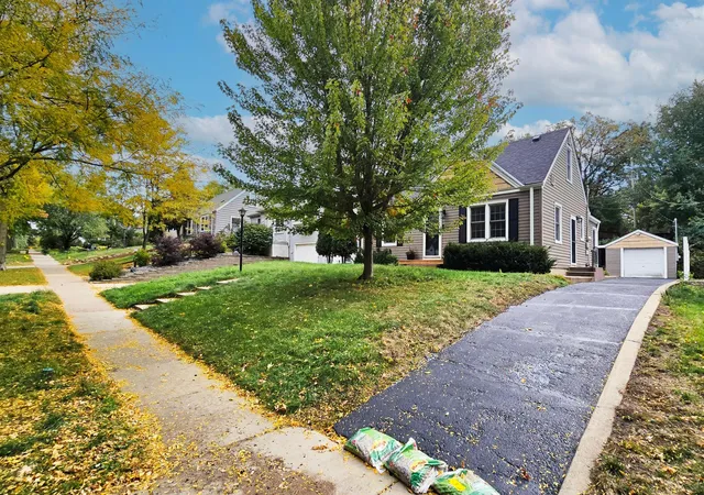 Photo 3 of Single family home for sale at 7613 W Lake St, Minneapolis, MN 55426 | MLS# 7158521 | Listing updated on 2026-10-29