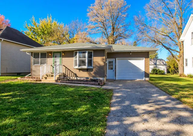 Photo 1 of Single family home for sale at 508 N Main St, Winthrop, MN 55396 | MLS# 7158531 | Listing updated on 2026-10-23