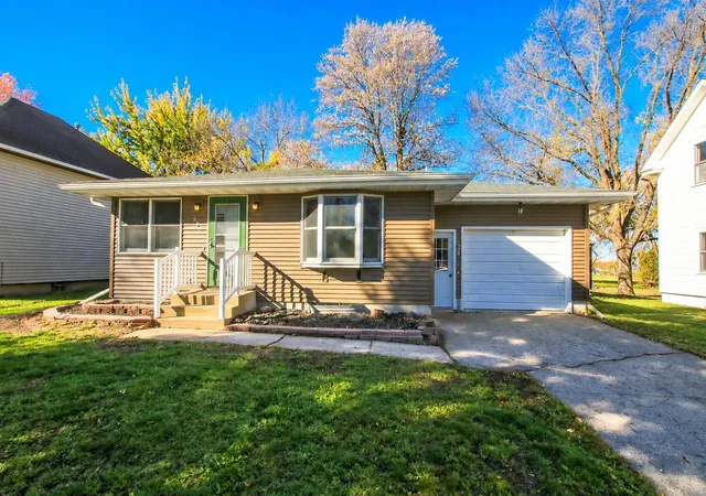 Photo 2 of Single family home for sale at 508 N Main St, Winthrop, MN 55396 | MLS# 7158531 | Listing updated on 2026-10-23
