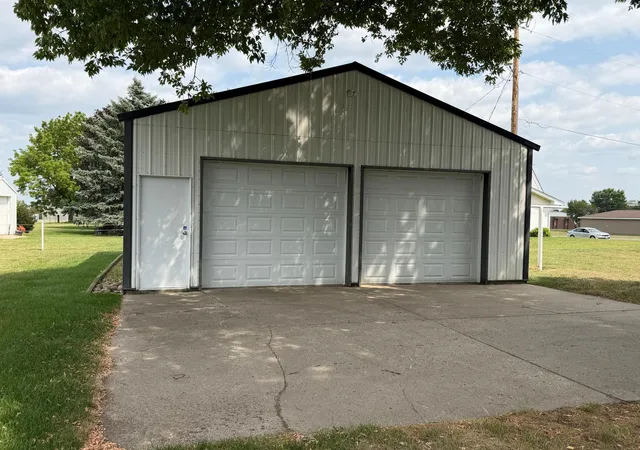 Photo 3 of Sale Pending at 512 Oak Ave N, Maple Lake, MN 55358 | MLS# 7158538 | Listing updated on 2026-10-21