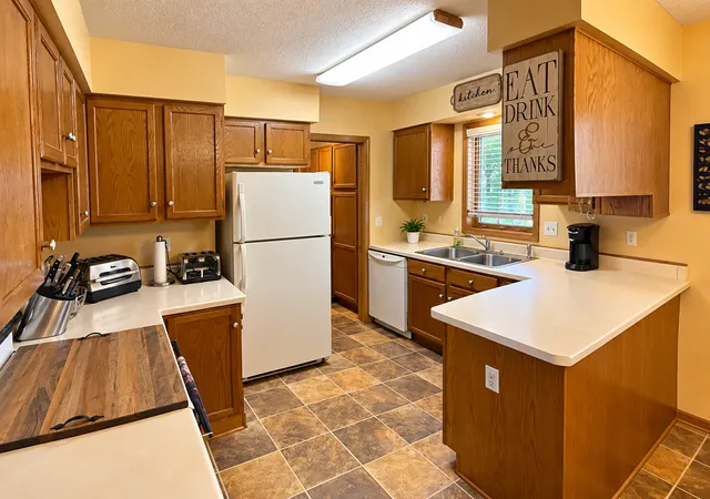 Photo 3 of Single family home for sale at 1303 19th Avenue SE, Willmar, MN 56201 | MLS# 7158549 | Listing updated on 2026-10-13