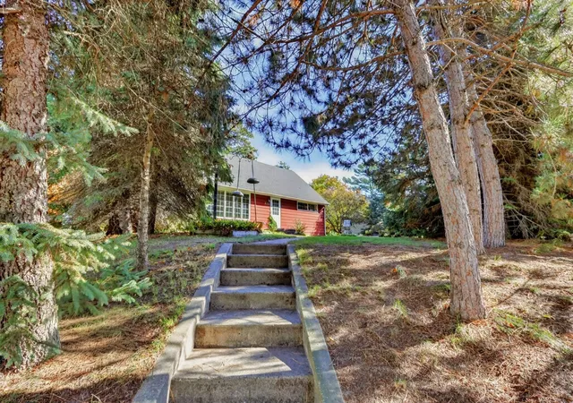 Photo 4 of Single family home for sale at 2111 Norway St, Grand Rapids, MN 55744 | MLS# 7158552 | Listing updated on 2026-10-20