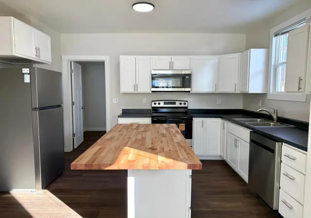 Photo 3 of House for sale at 427 Jefferson St, Red Wing, MN 55066 | MLS# 7158553 | Listing updated on 2026-10-23