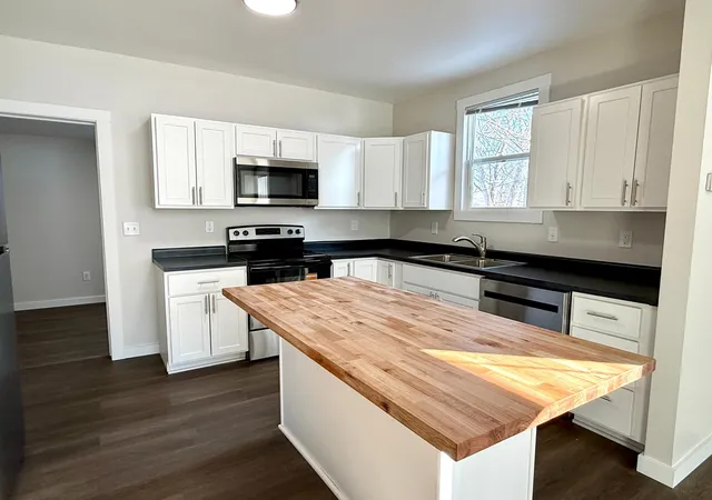 Photo 4 of House for sale at 427 Jefferson St, Red Wing, MN 55066 | MLS# 7158553 | Listing updated on 2026-10-23