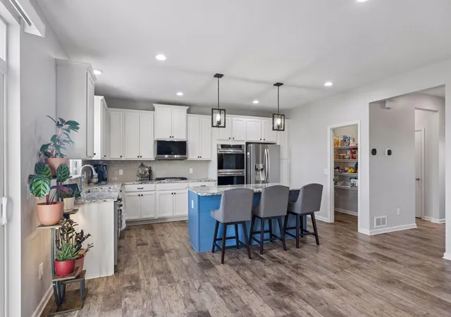 Photo 3 of Single family home for sale at 8668 Platinum Dr, Saint Paul, MN 55129 | MLS# 7158555 | Listing updated on 2026-10-23