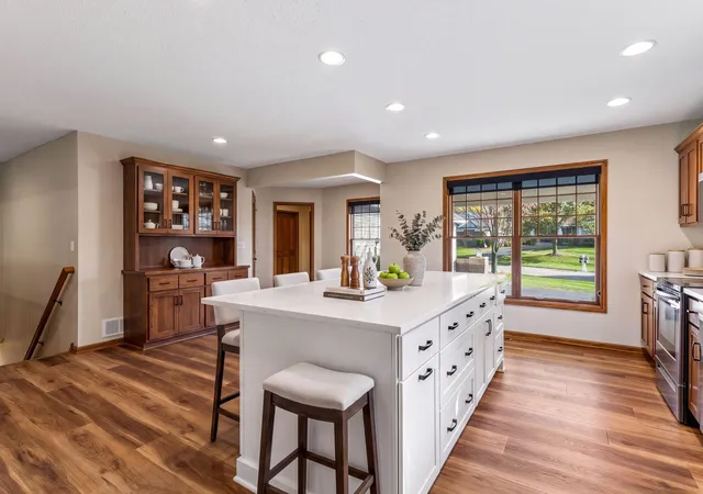 Photo 2 of Single family home for sale at 9813 Wedgewood Cir, Saint Paul, MN 55125 | MLS# 7158558 | Listing updated on 2026-10-21