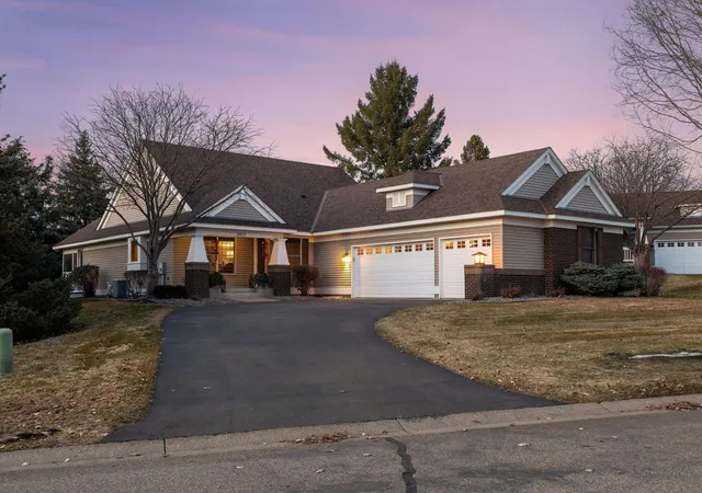 Photo 3 of Single family home for sale at 9813 Wedgewood Cir, Saint Paul, MN 55125 | MLS# 7158558 | Listing updated on 2026-10-21