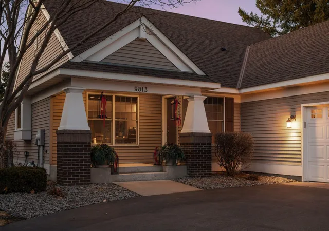 Photo 3 of Single family home for sale at 9813 Wedgewood Cir, Saint Paul, MN 55125 | MLS# 7158558 | Listing updated on 2026-10-21