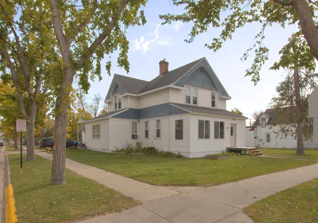 Photo 3 of Multi family home for sale at 820 Beltrami Ave Nw, Bemidji, MN 56601 | MLS# 7158559 | Listing updated on 2026-10-13