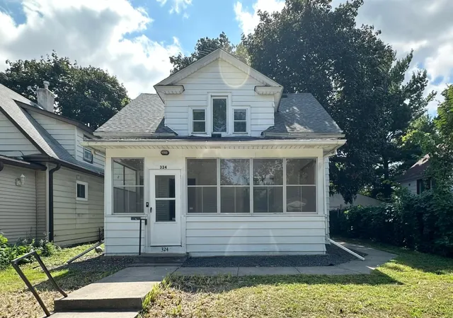 Photo 1 of Sale Pending at 324 Topping St, Saint Paul, MN 55117 | MLS# 7158575 | Listing updated on 2026-10-22