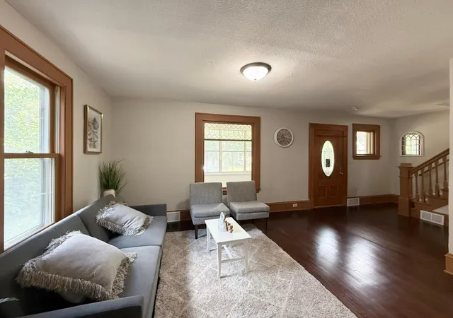 Photo 3 of Sale Pending at 324 Topping St, Saint Paul, MN 55117 | MLS# 7158575 | Listing updated on 2026-10-22