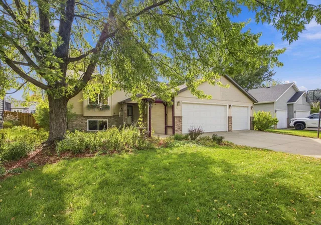Photo 2 of Single family home for sale at 1115 Sommerset Dr, West Fargo, ND 58078 | MLS# 7158577 | Listing updated on 2026-10-22