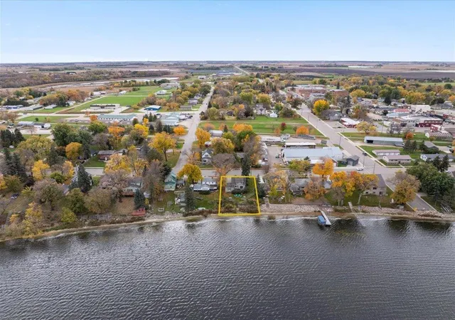 Photo 1 of Single family home for sale at 109 Lake St E, Osakis, MN 56360 | MLS# 7158581 | Listing updated on 2026-10-22