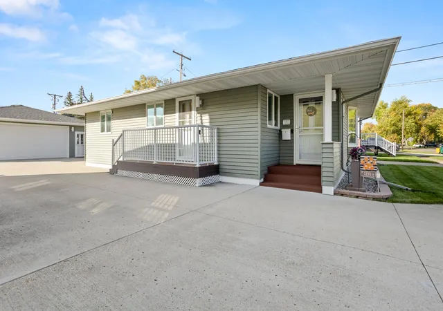 Photo 2 of Single family home for sale at 115 3rd Avenue S, Wahpeton, ND 58075 | MLS# 7158584 | Listing updated on 2026-10-17