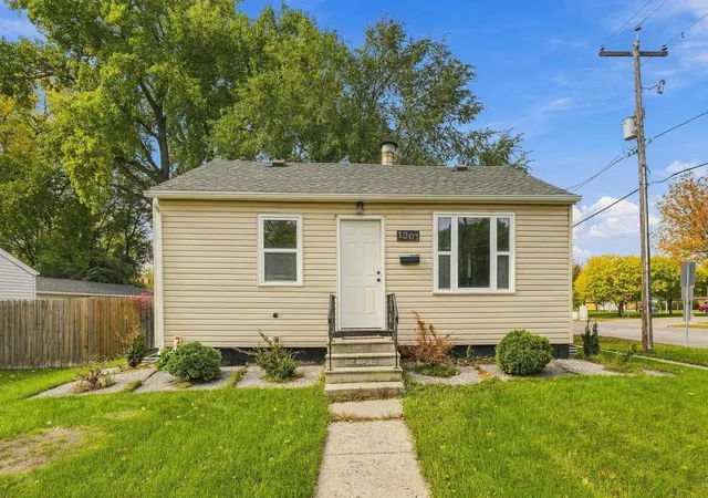 Photo 1 of Single family home for sale at 1301 16th Street S, Fargo, ND 58103 | MLS# 7158589 | Listing updated on 2026-10-28