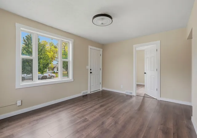 Photo 4 of Single family home for sale at 1301 16th Street S, Fargo, ND 58103 | MLS# 7158589 | Listing updated on 2026-10-28