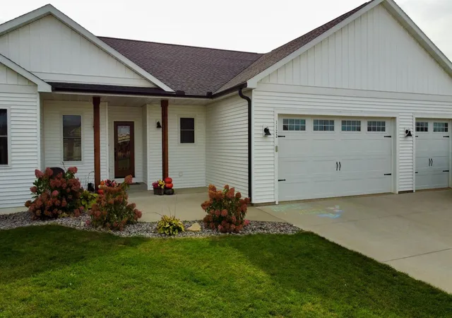 Photo 2 of Single family home for sale at 1122 3rd Street, Wanamingo, MN 55983 | MLS# 7158590 | Listing updated on 2026-10-16