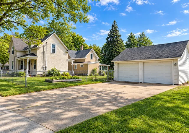 Photo 3 of House for sale at 4049 Girard Ave N, Minneapolis, MN 55412 | MLS# 7158602 | Listing updated on 2026-10-21