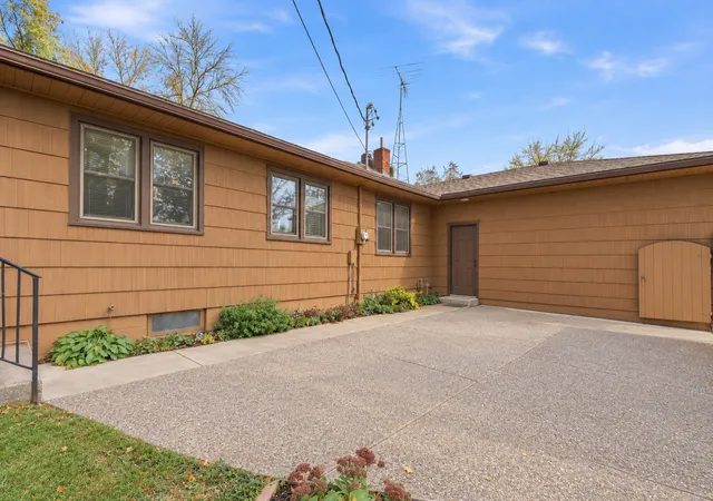Photo 4 of Single family home for sale at 251 Arthur Ave E, Winsted, MN 55395 | MLS# 7158605 | Listing updated on 2026-10-20