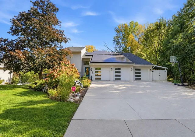 Photo 3 of Single family home for sale at 2457 Dianna Ln, Saint Paul, MN 55117 | MLS# 7158606 | Listing updated on 2026-10-23