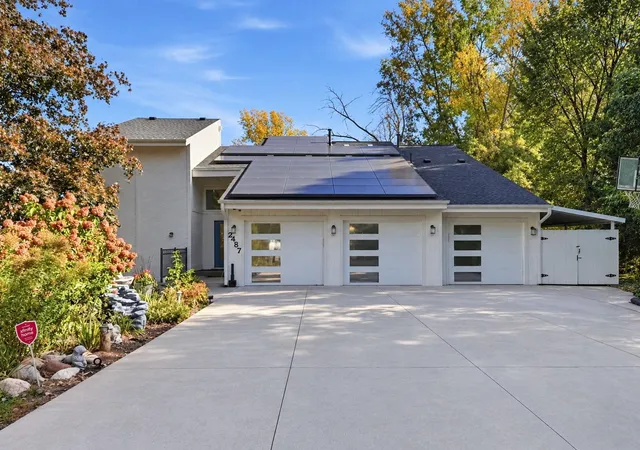 Photo 3 of Single family home for sale at 2457 Dianna Ln, Saint Paul, MN 55117 | MLS# 7158606 | Listing updated on 2026-10-23