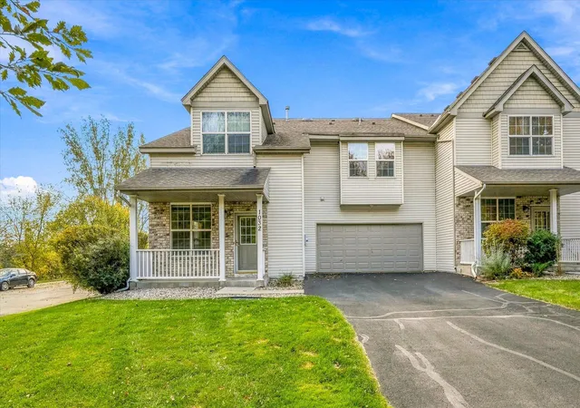 Single family home for sale at 1032 Kaylee St, Chaska, MN 55318 | MLS# 7158621