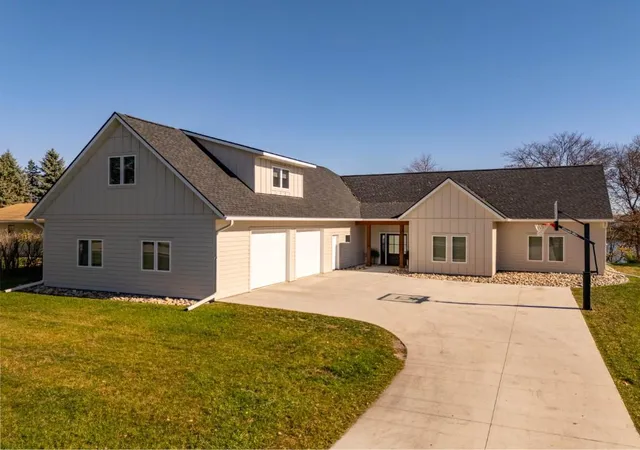 Photo 2 of Single family home for sale at 1949 Rosewood Ln SE, Alexandria, MN 56308 | MLS# 7158632 | Listing updated on 2026-10-23