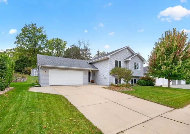 Single family home for sale at 3759 11th Avenue SW, Rochester, MN 55902 | MLS# 7158633