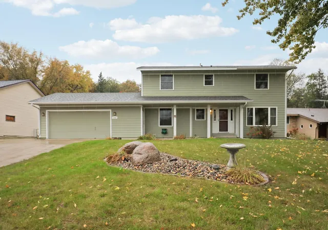 Single family home for sale at 1440 Valley View Rd, Chaska, MN 55318 | MLS# 7158646