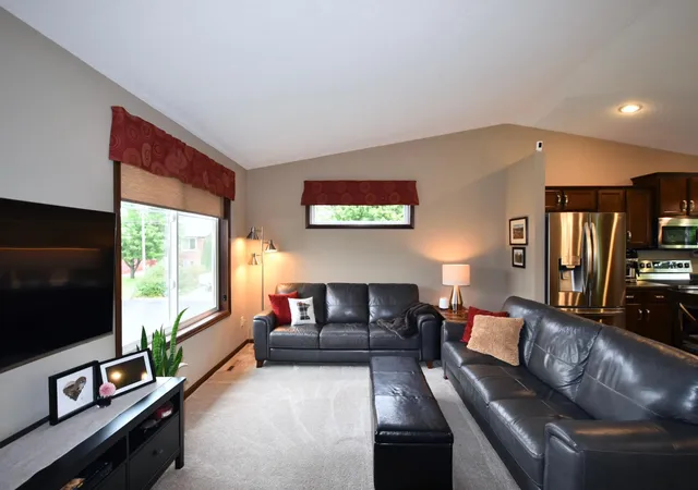 Photo 4 of Single family home for sale at 201 Golden Bear Ln, Zumbrota, MN 55992 | MLS# 7158671 | Listing updated on 2026-10-15