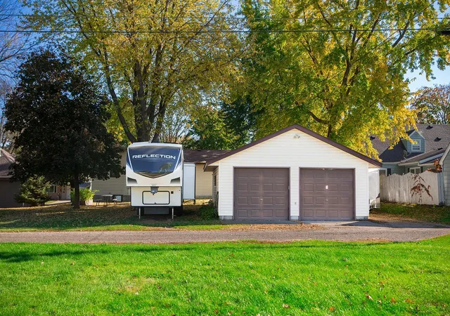 Photo 21 of Single family home for sale at 1515 Chandler Ave N, Glencoe, MN 55336 | MLS# 7158675 | Listing updated on 2026-10-23