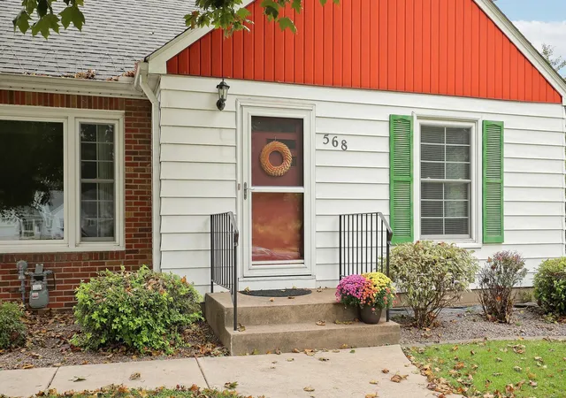 Photo 2 of Single family home for sale at 568 Spring St, Saint Paul, MN 55118 | MLS# 7158697 | Listing updated on 2026-10-22